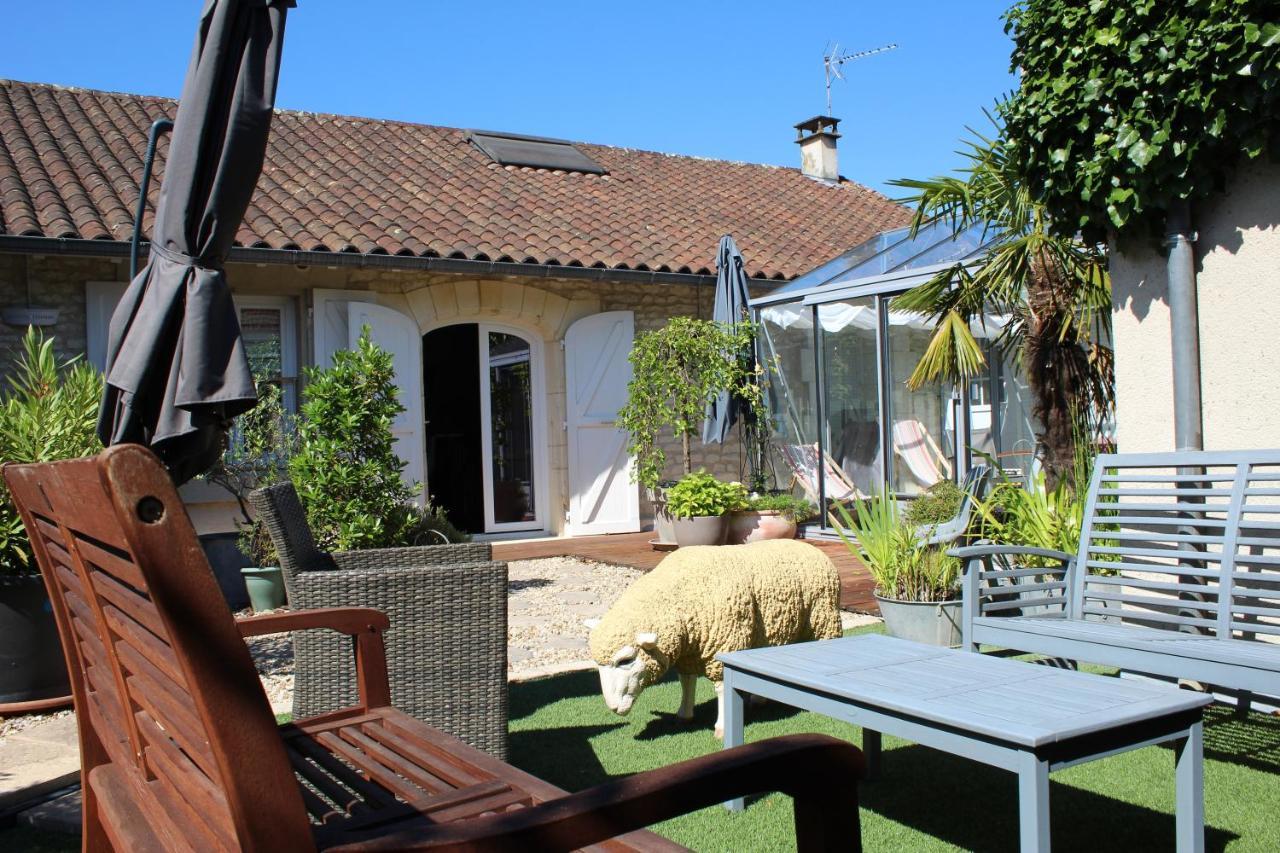 Suite En Terrasse A Cognac Buitenkant foto